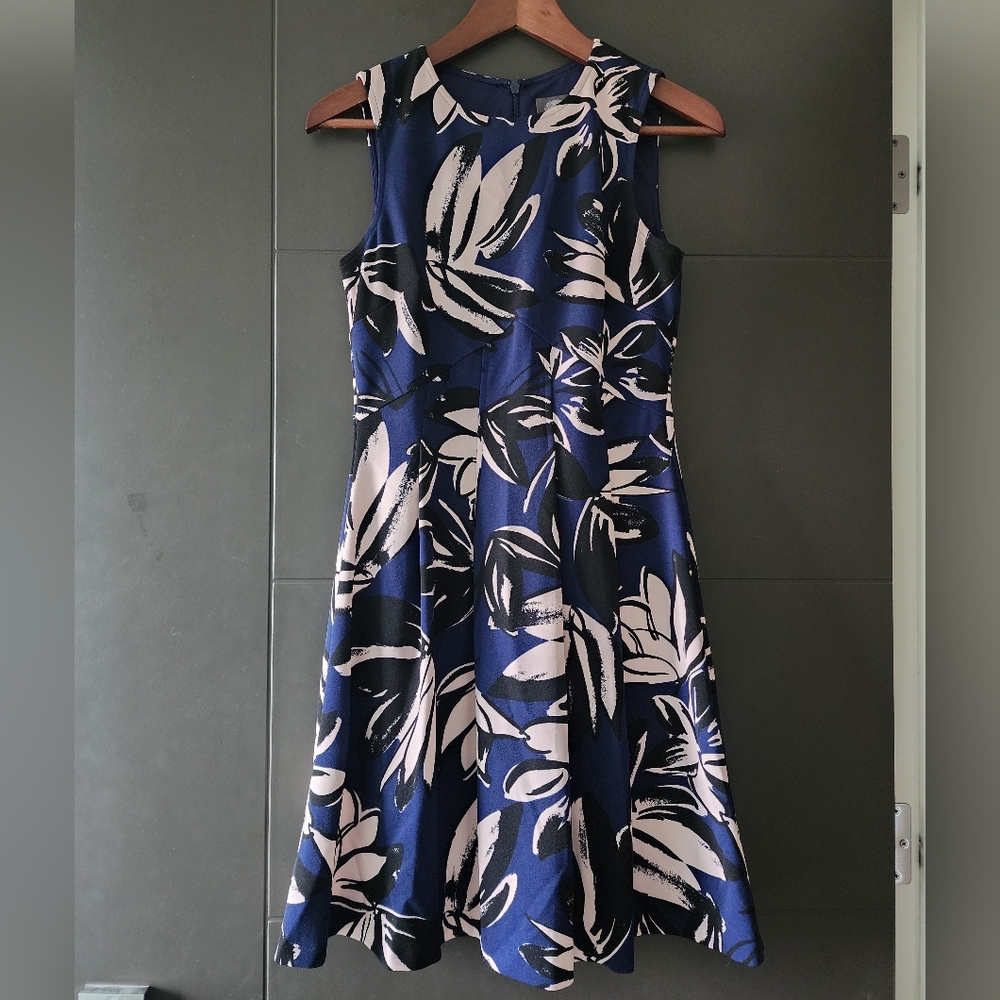 NWOT Vince Camuto Floral Fit & Flare Dress size 4